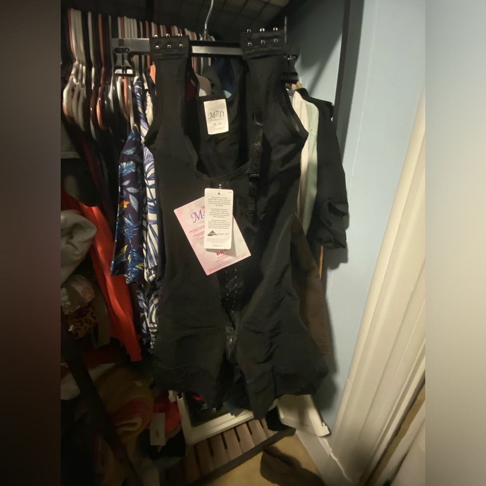 NWT SHORT SHAPEWEAR/GIRDLE